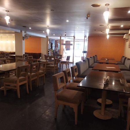 Blossom Rooms Hotel Vashishtha - Free Lunch Or Dinner- Free Breakfast Hyderabad Eksteriør bilde