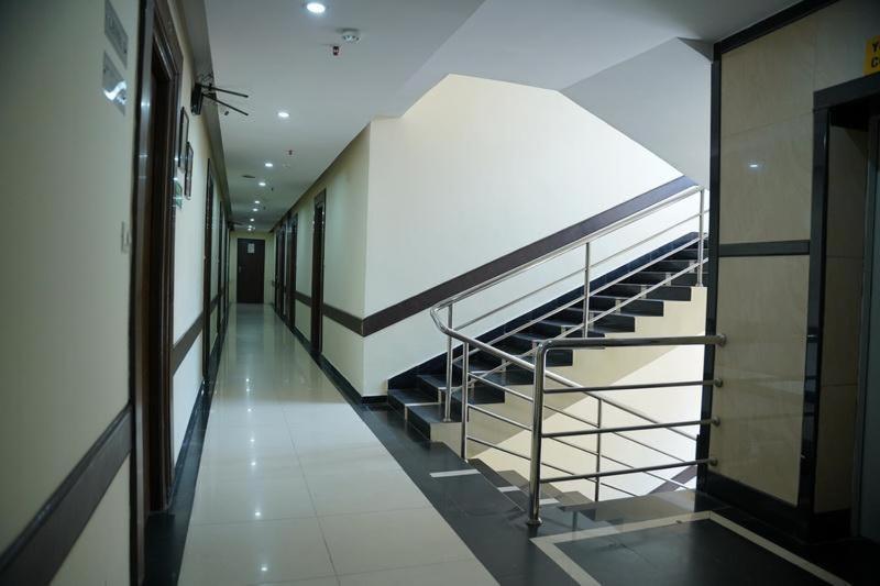 Blossom Rooms Hotel Vashishtha - Free Lunch Or Dinner- Free Breakfast Hyderabad Eksteriør bilde