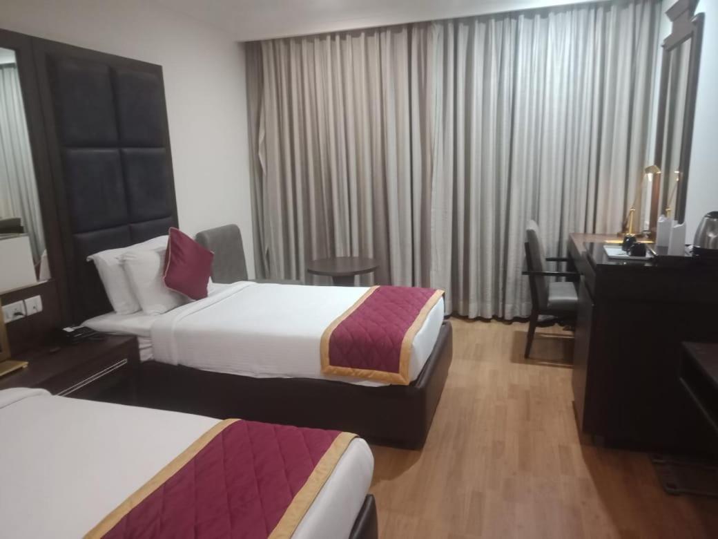 Blossom Rooms Hotel Vashishtha - Free Lunch Or Dinner- Free Breakfast Hyderabad Eksteriør bilde