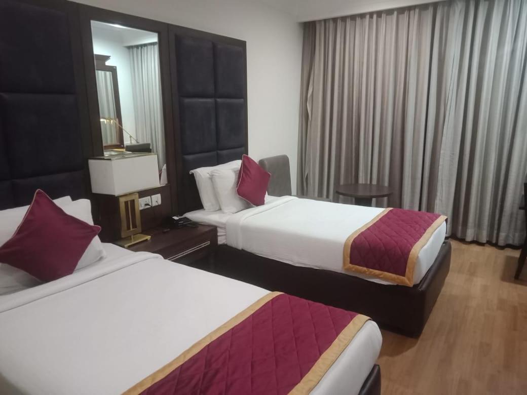 Blossom Rooms Hotel Vashishtha - Free Lunch Or Dinner- Free Breakfast Hyderabad Eksteriør bilde