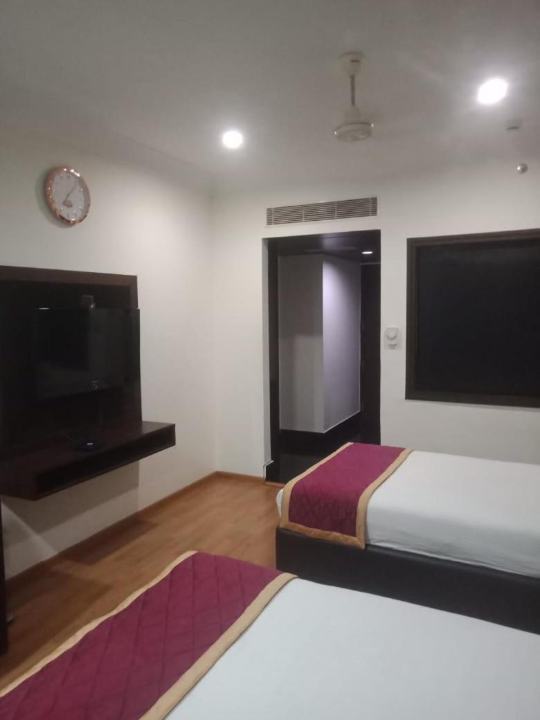 Blossom Rooms Hotel Vashishtha - Free Lunch Or Dinner- Free Breakfast Hyderabad Eksteriør bilde