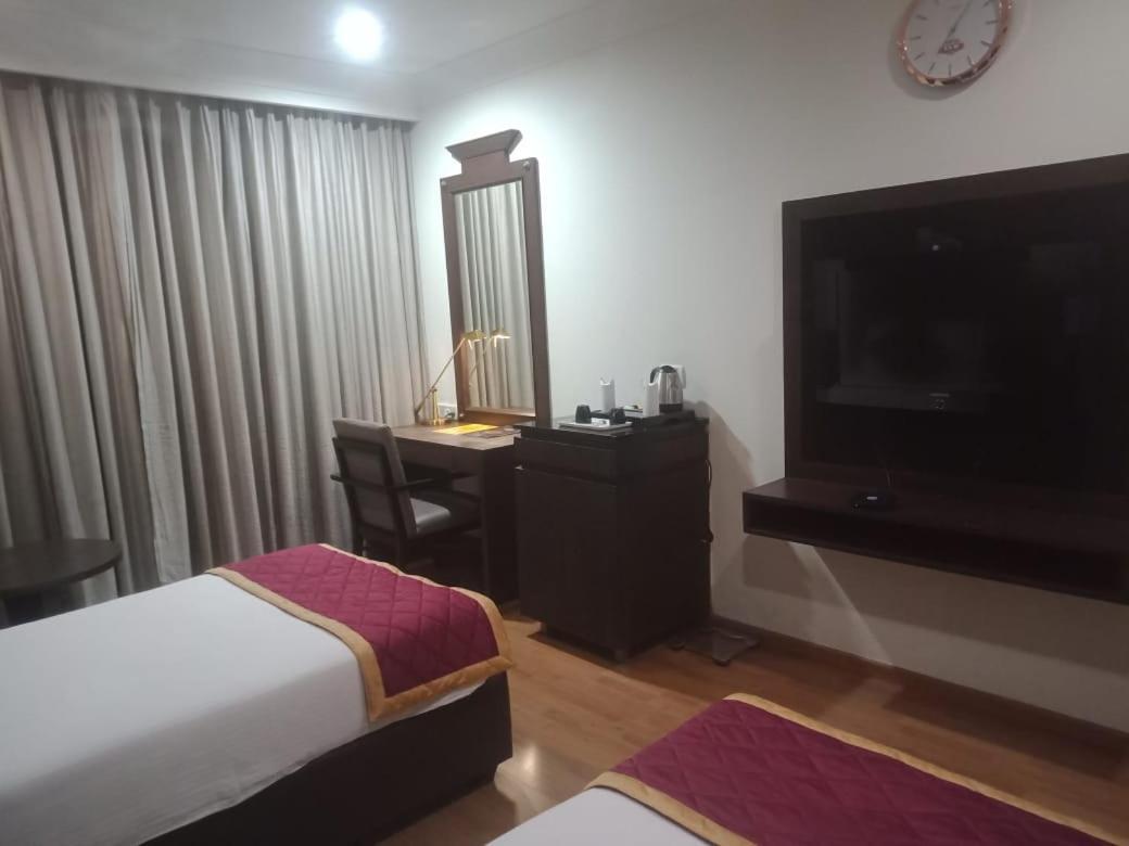 Blossom Rooms Hotel Vashishtha - Free Lunch Or Dinner- Free Breakfast Hyderabad Eksteriør bilde