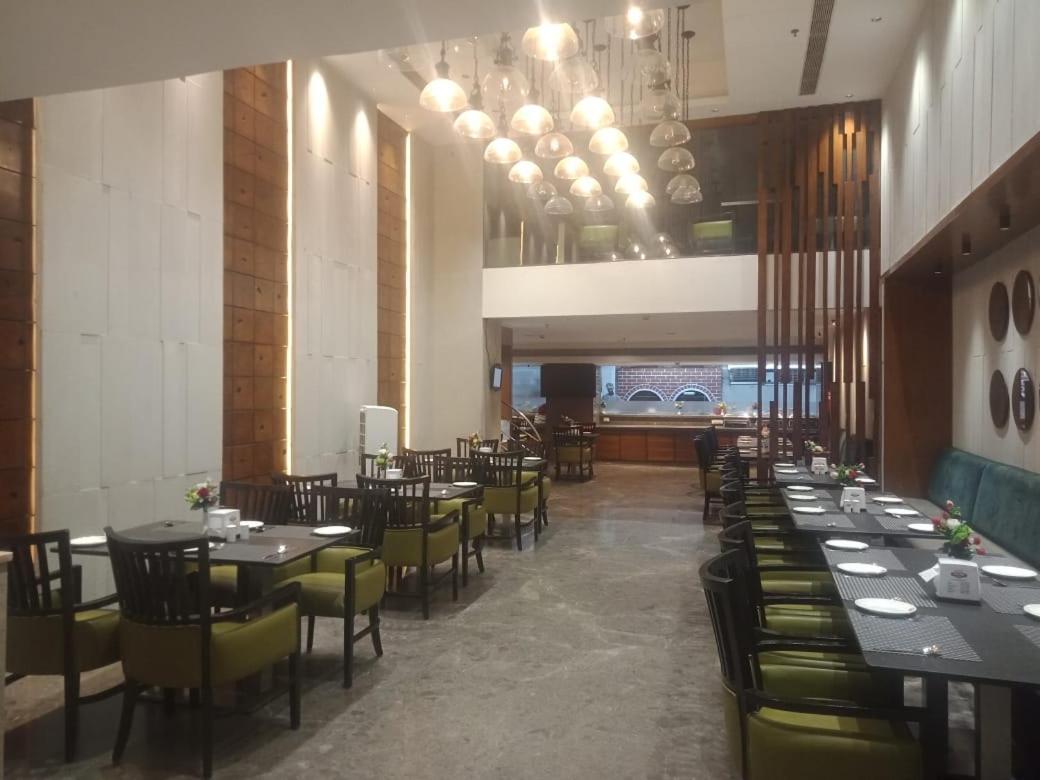 Blossom Rooms Hotel Vashishtha - Free Lunch Or Dinner- Free Breakfast Hyderabad Eksteriør bilde