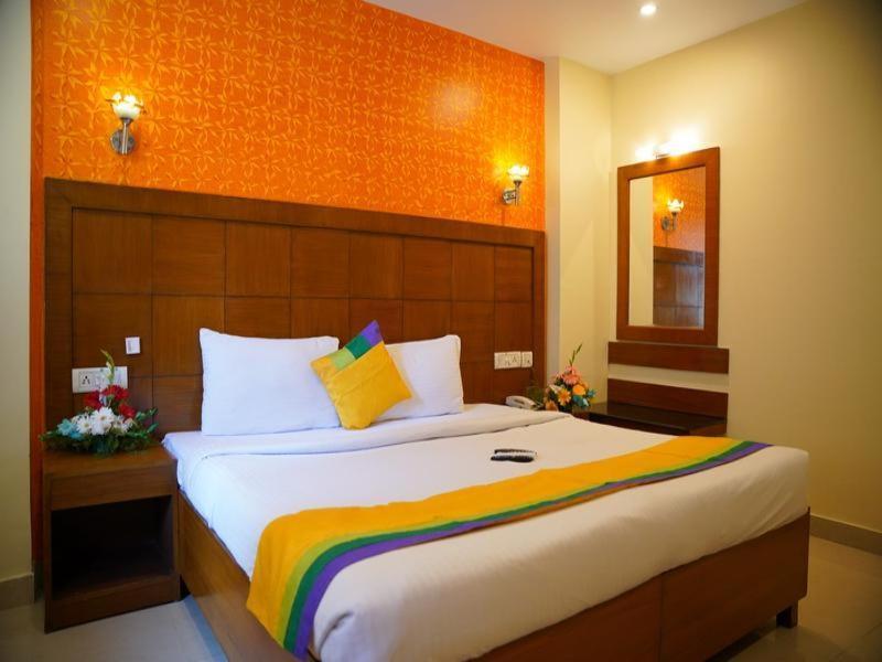 Blossom Rooms Hotel Vashishtha - Free Lunch Or Dinner- Free Breakfast Hyderabad Eksteriør bilde