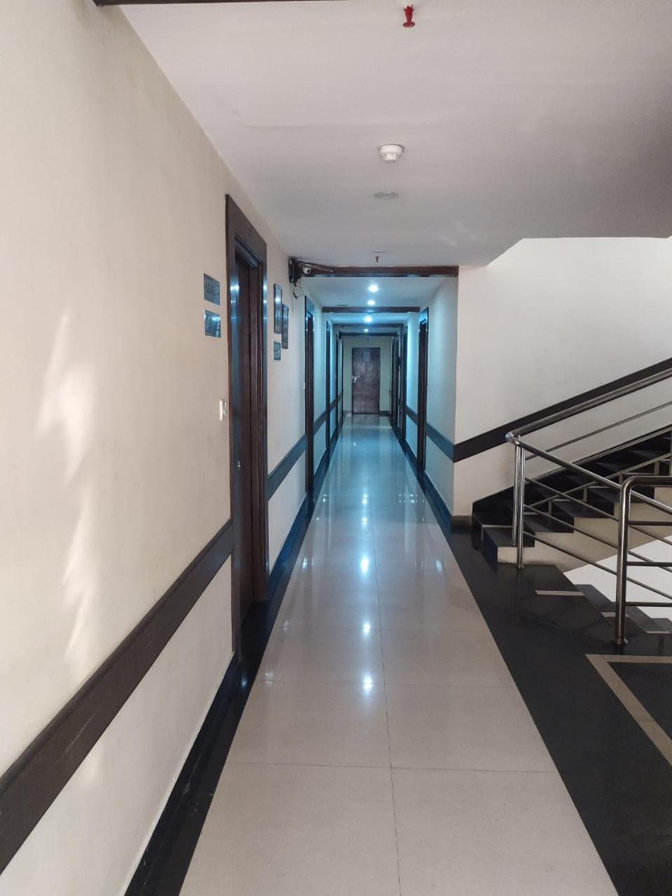 Blossom Rooms Hotel Vashishtha - Free Lunch Or Dinner- Free Breakfast Hyderabad Eksteriør bilde