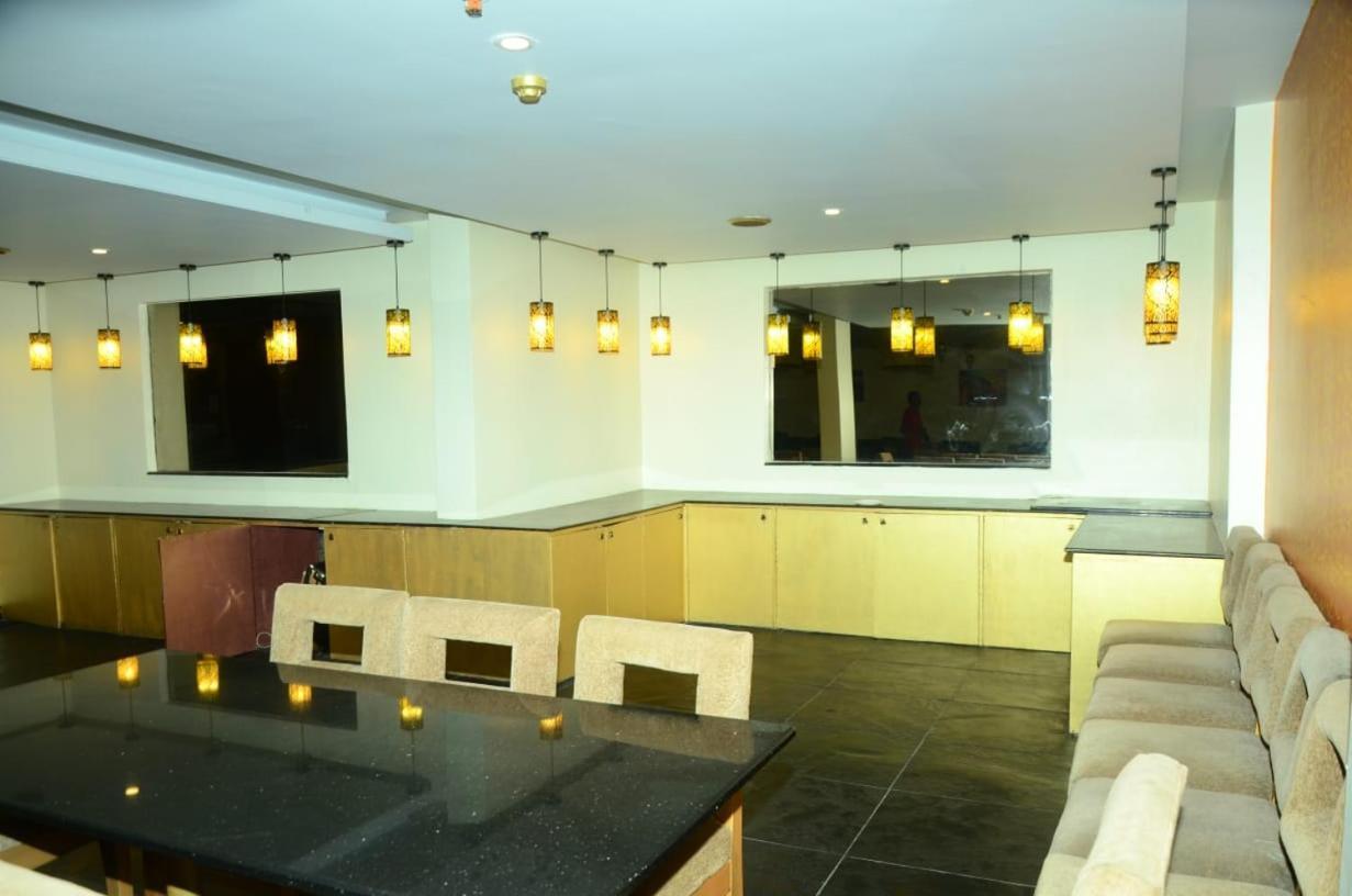 Blossom Rooms Hotel Vashishtha - Free Lunch Or Dinner- Free Breakfast Hyderabad Eksteriør bilde