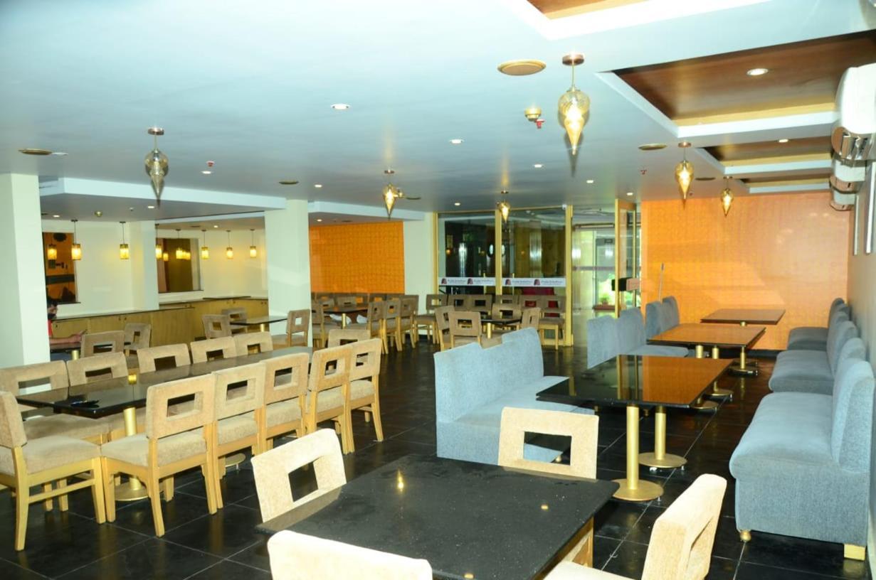 Blossom Rooms Hotel Vashishtha - Free Lunch Or Dinner- Free Breakfast Hyderabad Eksteriør bilde