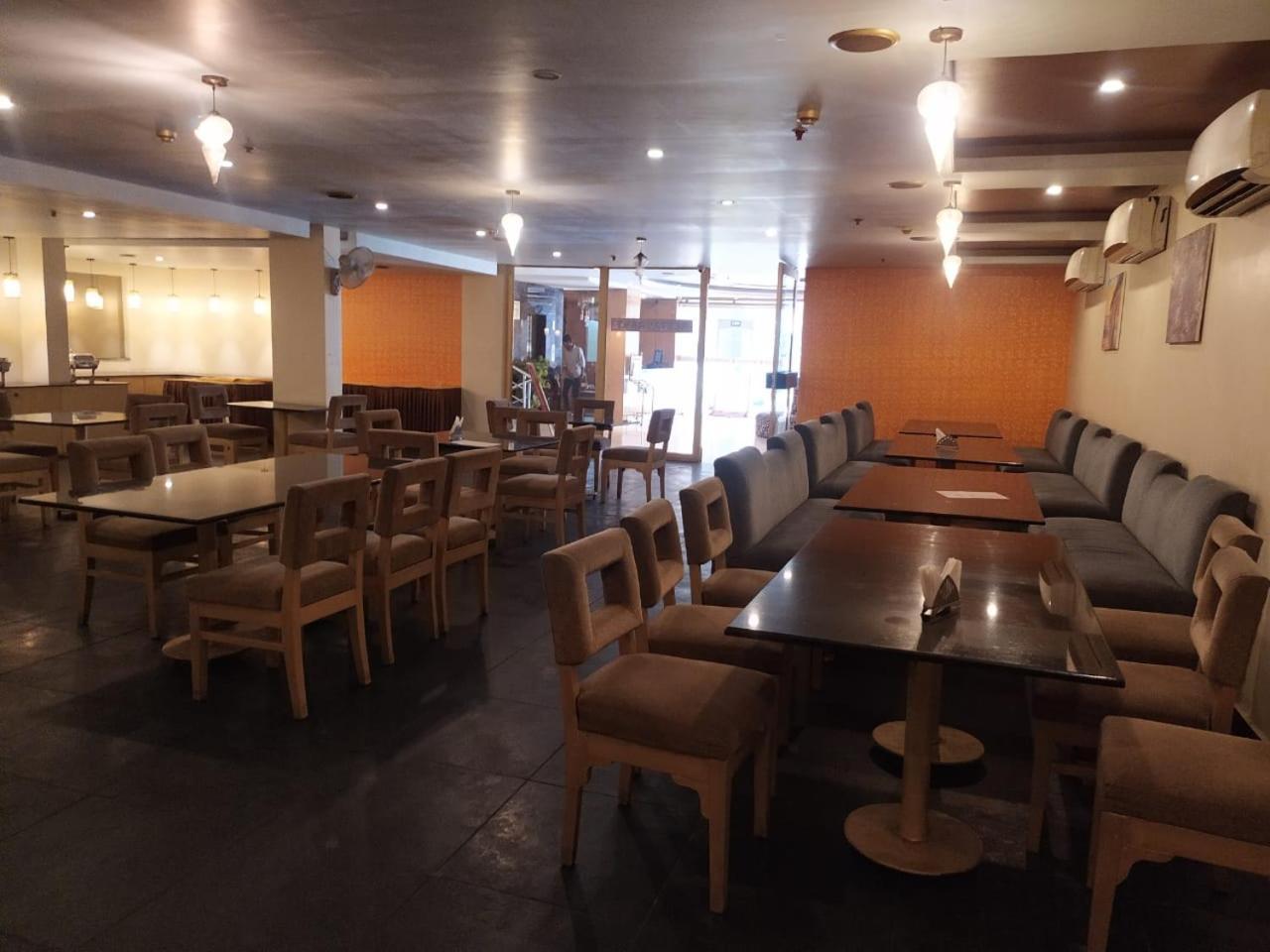 Blossom Rooms Hotel Vashishtha - Free Lunch Or Dinner- Free Breakfast Hyderabad Eksteriør bilde