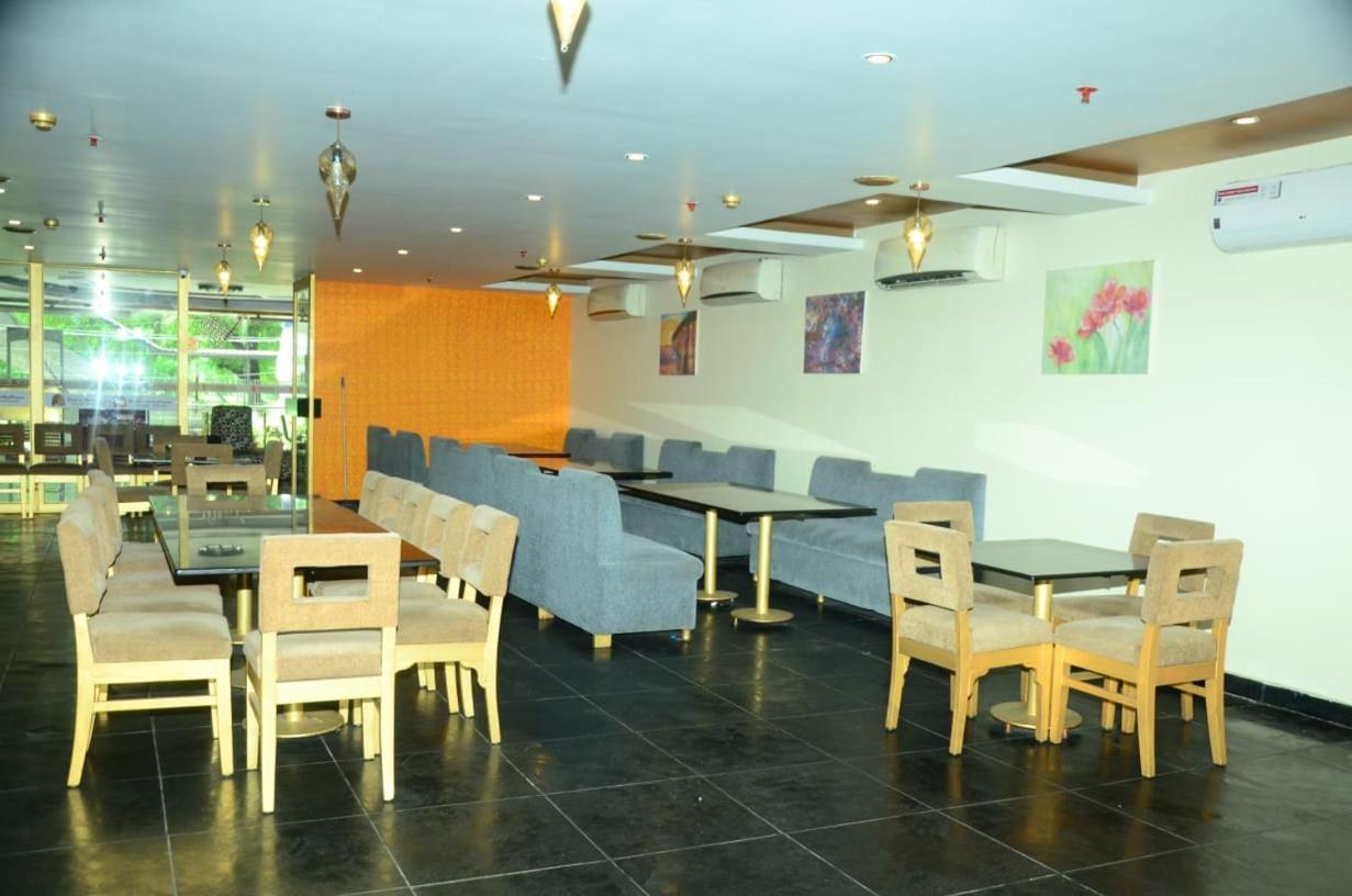 Blossom Rooms Hotel Vashishtha - Free Lunch Or Dinner- Free Breakfast Hyderabad Eksteriør bilde