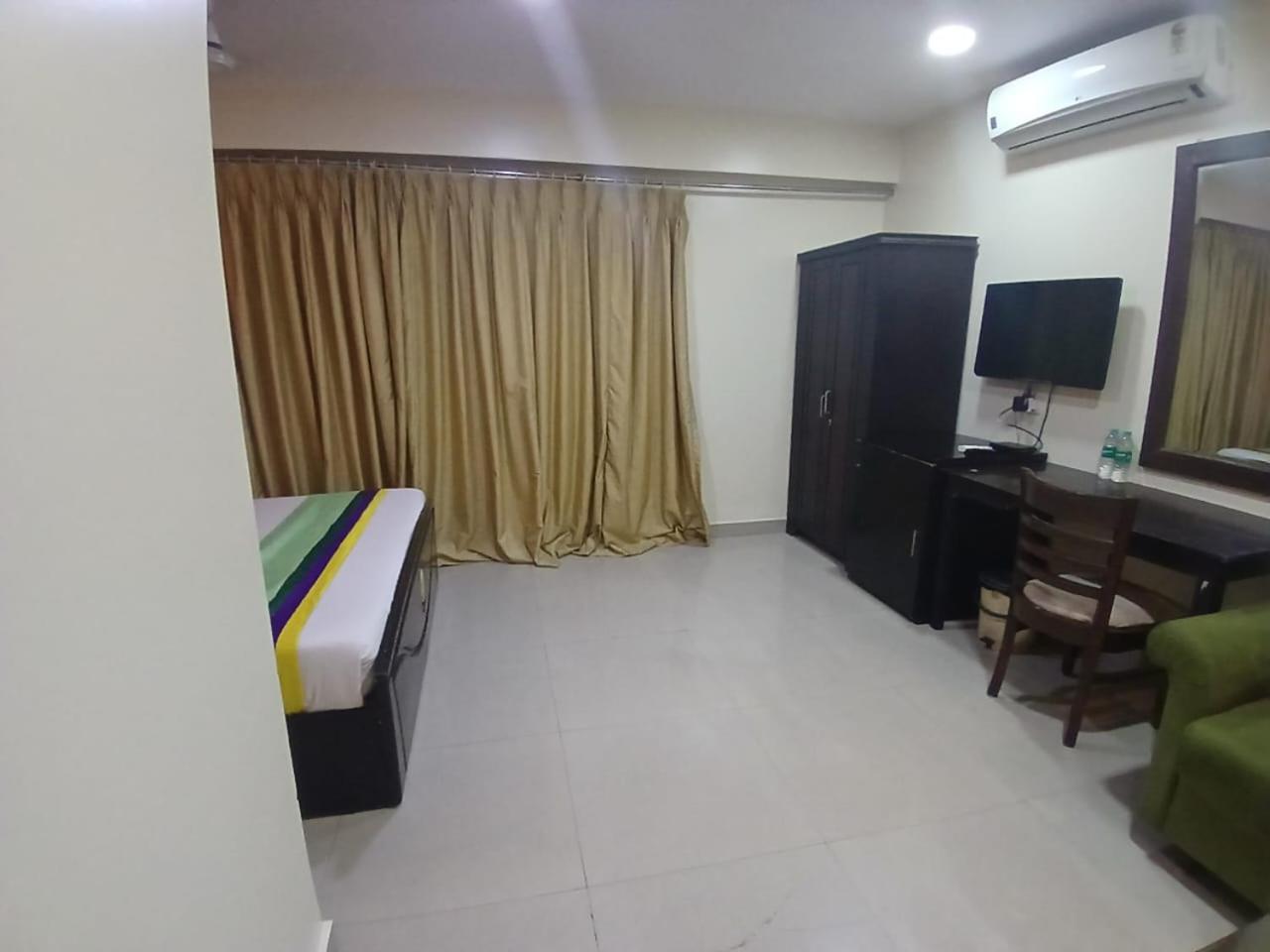 Blossom Rooms Hotel Vashishtha - Free Lunch Or Dinner- Free Breakfast Hyderabad Eksteriør bilde